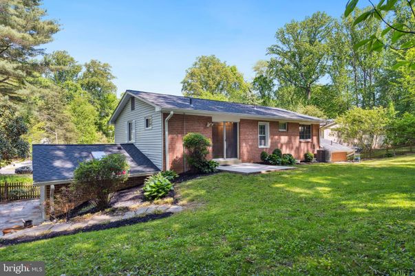 Attached, Backyard, Exterior, Facade, Brick Facade, Ranch
