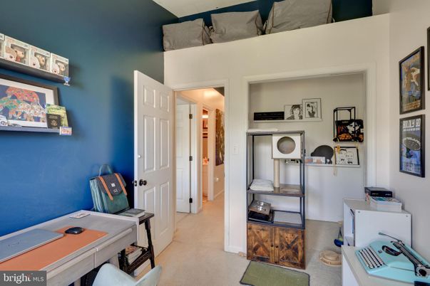 Home Office, Interior