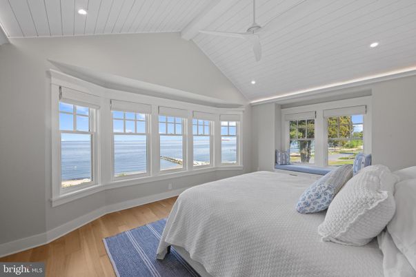 Bedroom, Interior, Recessed Lighting, Water, Wood Texture Flooring