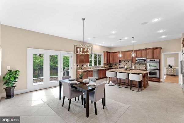 Dining room, Interior, Kitchen, Pendant Lights, Recessed Lighting, Stainless Steel Appliances