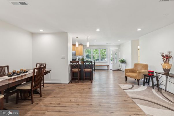 Dining room, Interior, Kitchen, Pendant Lights, Recessed Lighting, Wood Texture Flooring