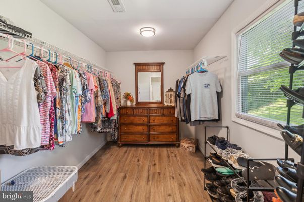 Interior, Walk-in Closets, Wood Texture Flooring