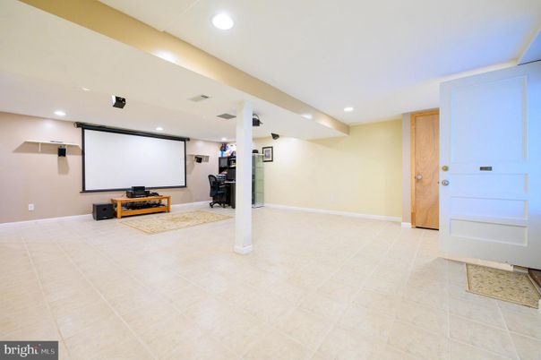 Interior, Projection Screen, Recessed Lighting