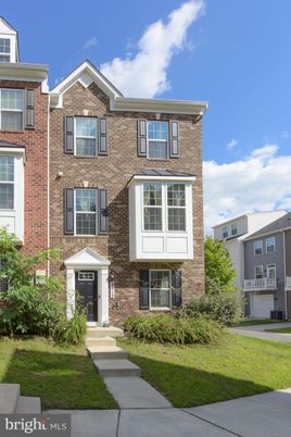 Exterior, Facade, Brick Facade, Rowhouse