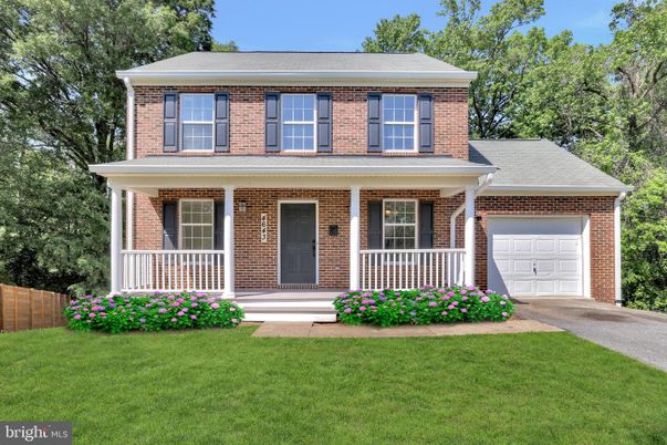 Attached, Exterior, Facade, Brick Facade, Georgian
