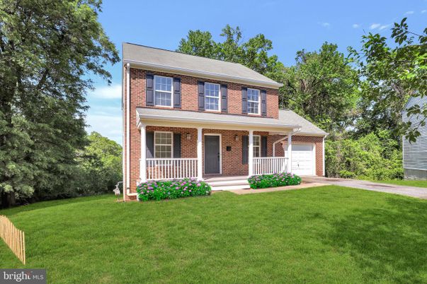 Attached, Exterior, Facade, Brick Facade, Georgian