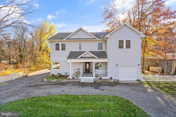 Attached, Exterior, Facade, Farmhouse