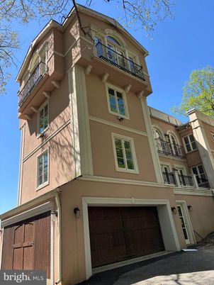 Attached, Exterior, Facade, Rowhouse