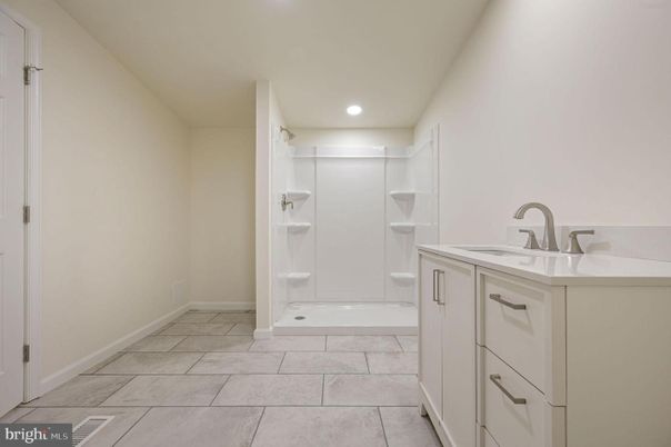 Bathroom, Interior, Recessed Lighting