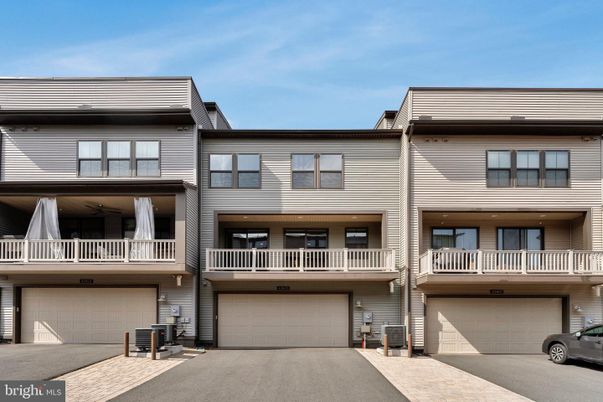 Attached, Exterior, Facade, Rowhouse