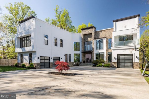 Attached, Exterior, Facade, Modern