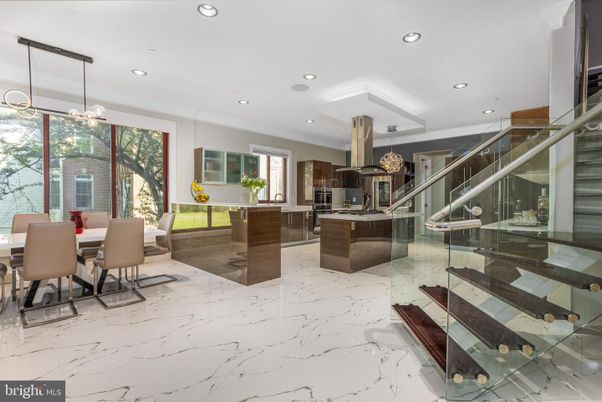 Chandelier, Dining room, Interior, Kitchen, Marble, Pendant Lights, Recessed Lighting, Stainless Steel Appliances