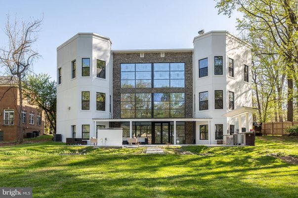 Backyard, Exterior, Facade, Modern