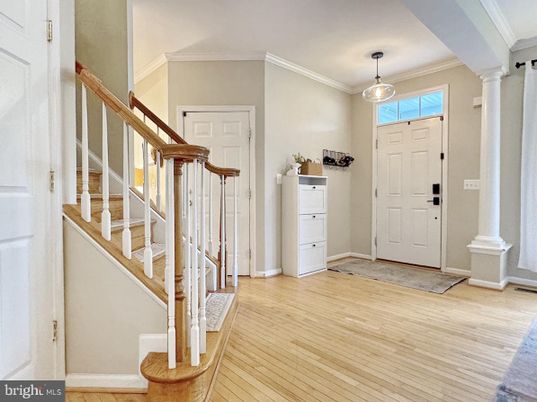 Interior, Pendant Lights, Wood Texture Flooring