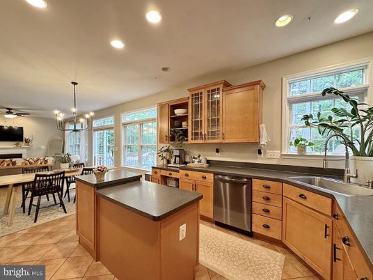 Dining room, Interior, Kitchen, Pendant Lights, Recessed Lighting, Stainless Steel Appliances