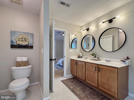 Bathroom, Bedroom, Dual Sink Vanities, Interior