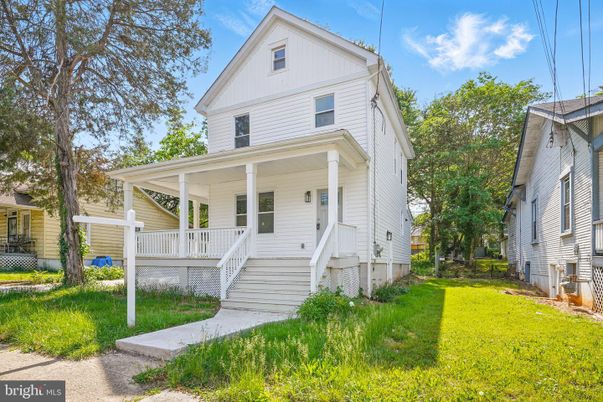 Backyard, Exterior, Facade, Queen Anne Victorian