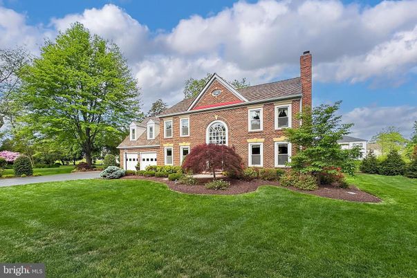 Attached, Backyard, Exterior, Facade, Brick Facade, Georgian