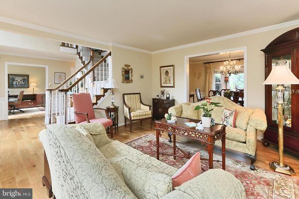 Chandelier, Dining room, Interior, Living room, Wood Texture Flooring