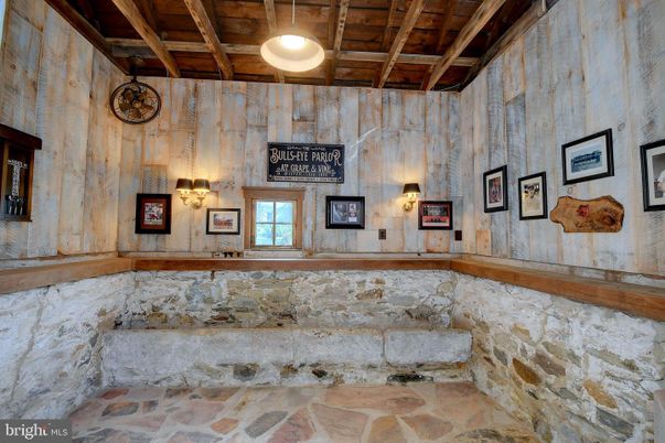 Empty room, Interior, Wooden Beams, Wooden Ceilings