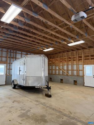 Garage, Interior, Wooden Beams