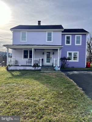 Attached, Exterior, Facade, American Foursquare