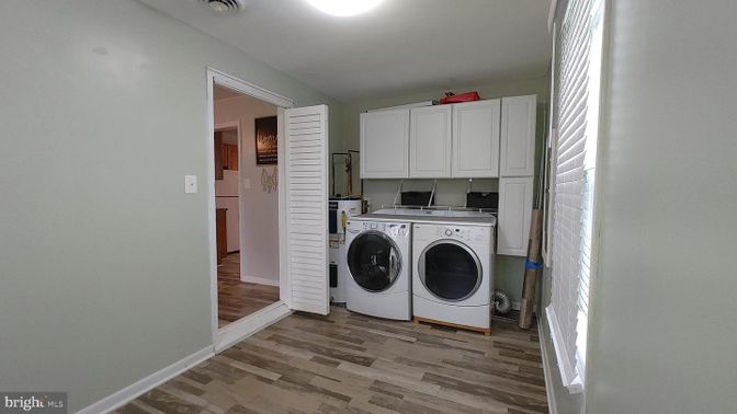 Interior, Utility Closets, Washer, Wood Texture Flooring