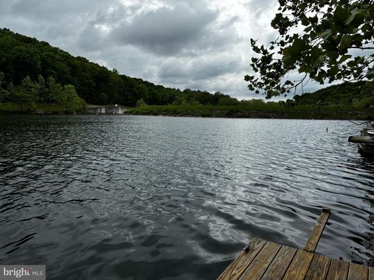 Exterior, Lake