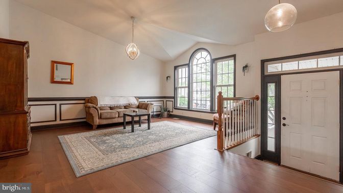 Interior, Pendant Lights, Wood Texture Flooring