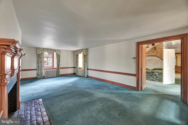 Empty room, Interior