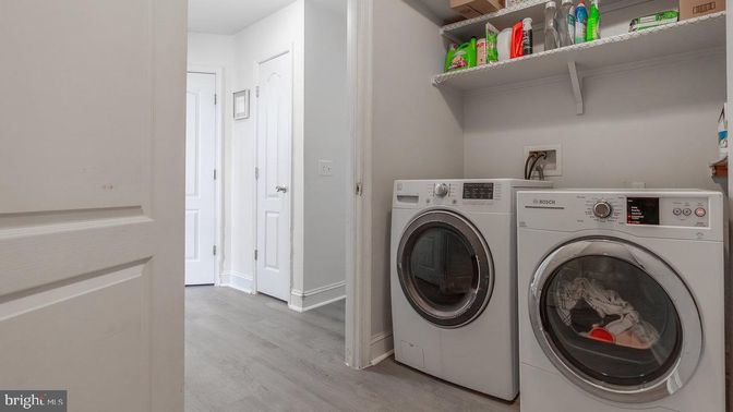 Interior, Utility Closets, Washer, Wood Texture Flooring
