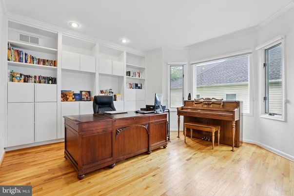 Home Office, Interior, Piano, Recessed Lighting, Wood Texture Flooring