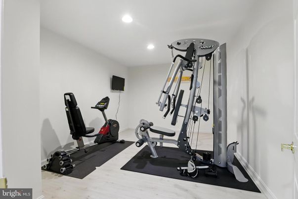 Fitness Equipment, Interior, Recessed Lighting, Wood Texture Flooring