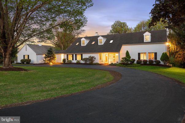 Attached, Exterior, Facade, Cape Cod
