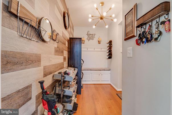 Interior, Pendant Lights, Wood Texture Flooring