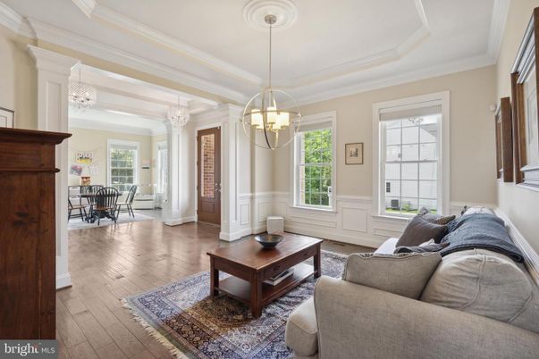 Chandelier, Dining room, Interior, Living room, Pendant Lights, Wood Texture Flooring