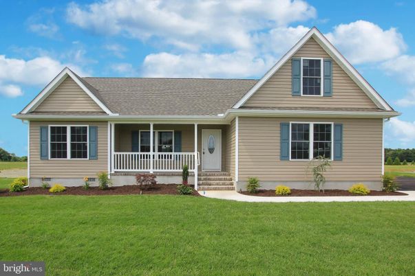 Exterior, Facade, Ranch