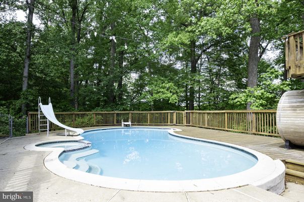 Exterior, Pool