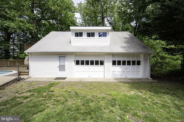 Attached, Exterior, Facade, Cape Cod