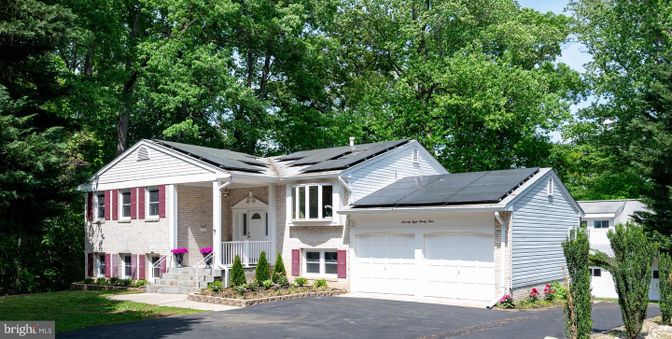 Attached, Exterior, Facade, Solar Panels, Raised Ranch