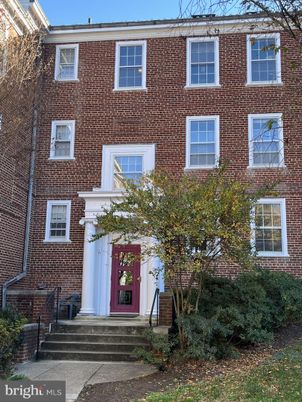 Exterior, Facade, Brick Facade, Georgian