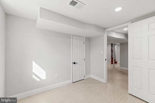 Empty room, Interior, Recessed Lighting