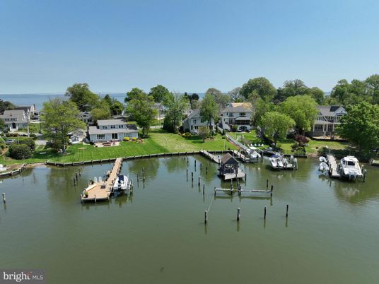 Exterior, Lake