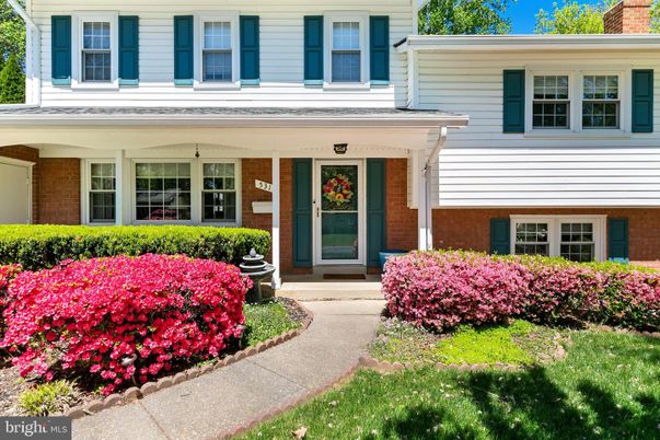 Exterior, Facade, Brick Facade, American Foursquare