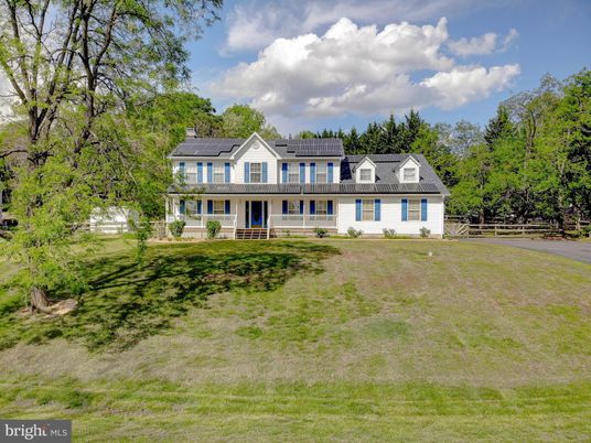 Backyard, Exterior, Facade, Farmhouse