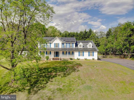 Backyard, Exterior, Facade, Farmhouse