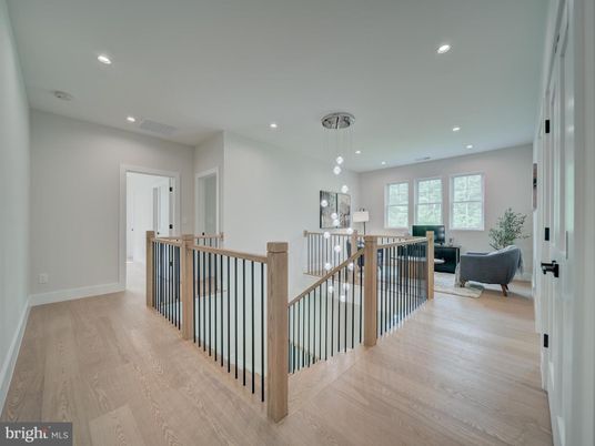 Interior, Pendant Lights, Recessed Lighting, Wood Texture Flooring