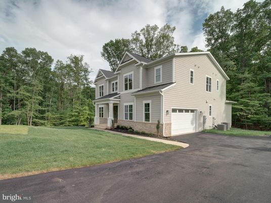 Attached, Exterior, Facade, Farmhouse