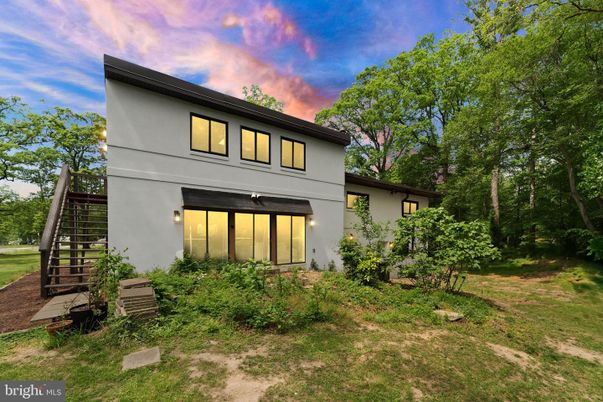 Backyard, Exterior, Facade, Modern