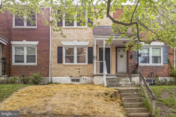 Exterior, Facade, Brick Facade, Rowhouse